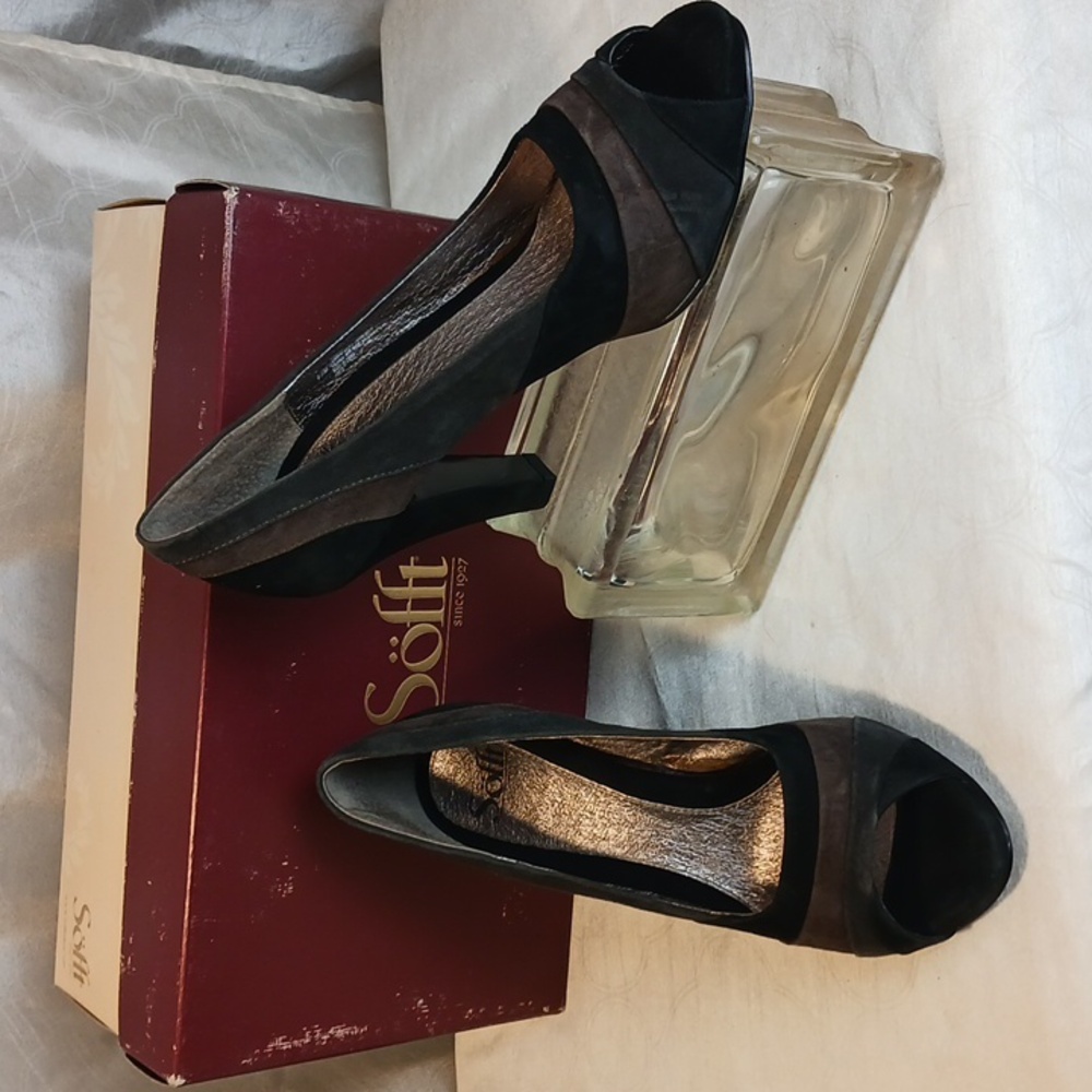 Sofft Rioja 1940 style Suede Peep Toe Pump